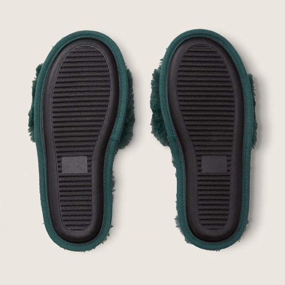 PINK VS Faux Fur Slipper size Small NIP - Picture 4 of 8